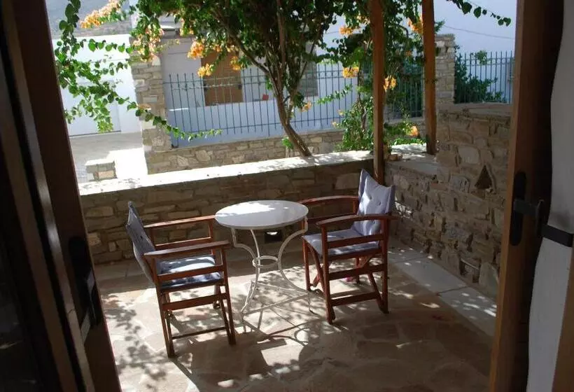 استودیوی استاندارد, Siroco S Rooms And Studios