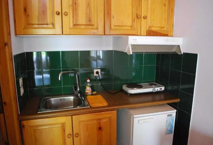 استودیوی استاندارد, Siroco S Rooms And Studios