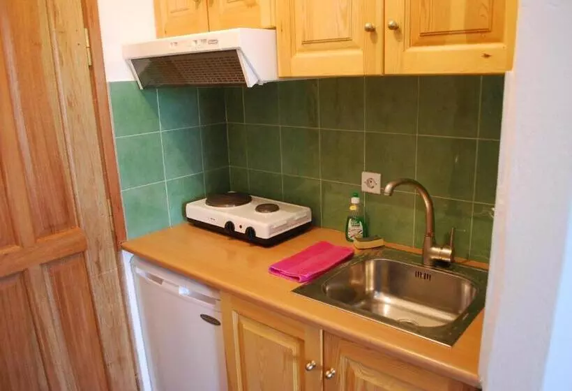 استودیو استاندارد با چشمانداز استخر, Siroco S Rooms And Studios