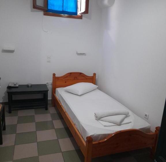 单人经济间, Siroco S Rooms And Studios