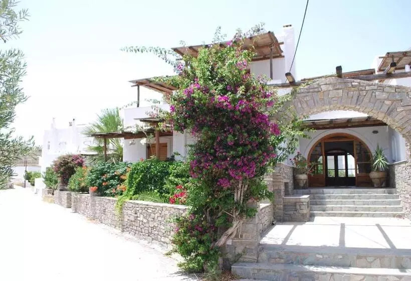 اتاق اکونومی, Siroco S Rooms And Studios