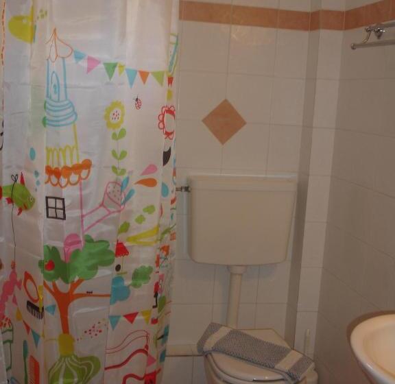 标准工作室, Siroco S Rooms And Studios
