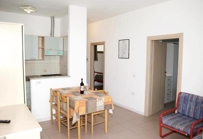 דירת חדר בקומת קרקע, Baia Toscana