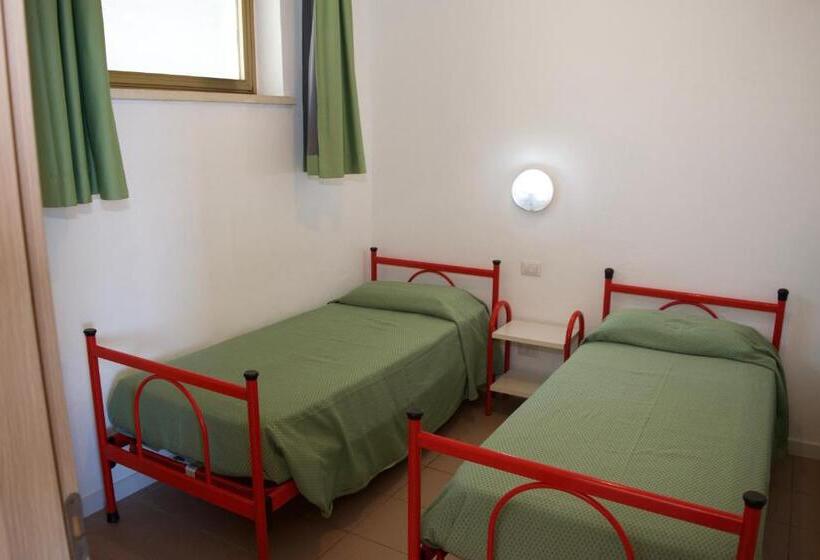 דירת חדר בקומת קרקע, Baia Toscana