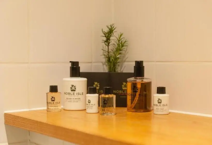 Standard Plus -huone, Fox And Hounds Llancarfan