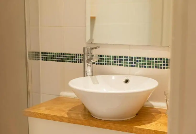 Standard Plus -huone, Fox And Hounds Llancarfan