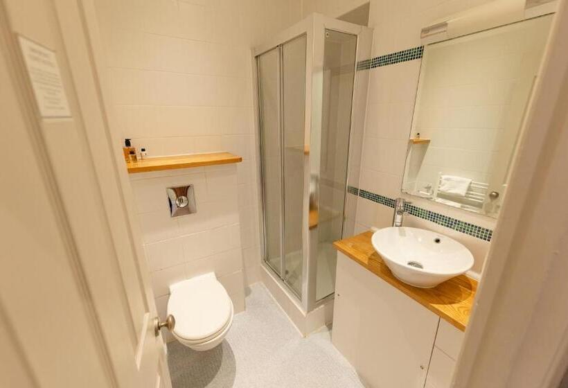 غرفة قياسية بلس, Fox And Hounds Llancarfan