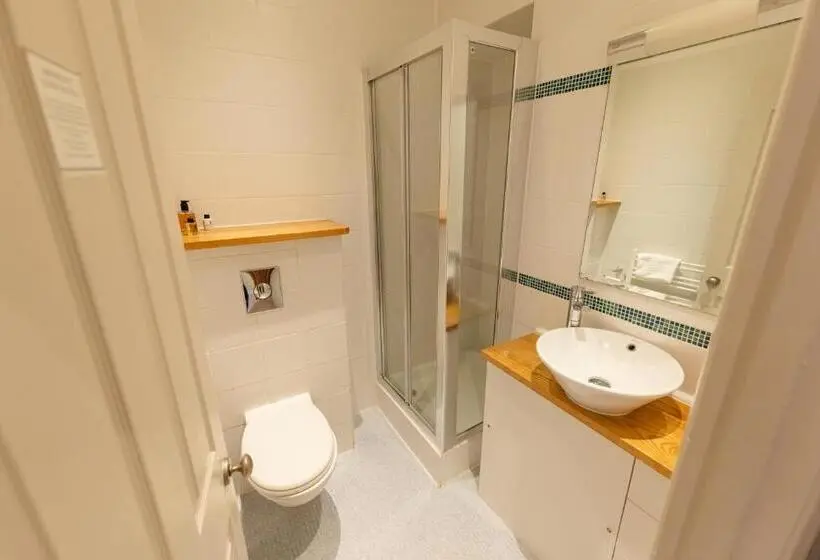Standard Plus -huone, Fox And Hounds Llancarfan
