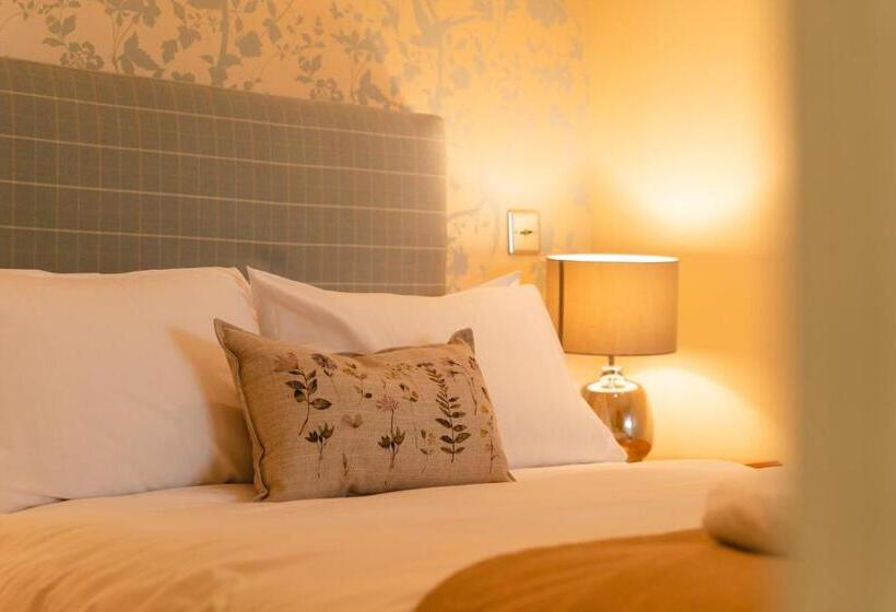 Номер Стандарт, Fox And Hounds Llancarfan