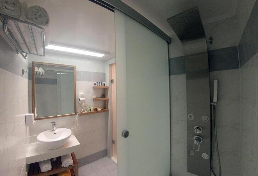 سوییت, Elmi Beach Hotel & Suites