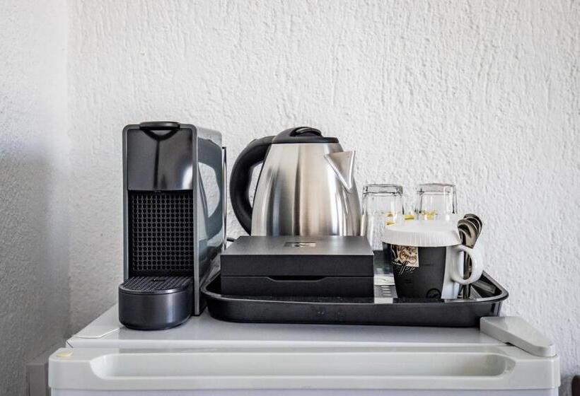 Suite Familiar, Amalia