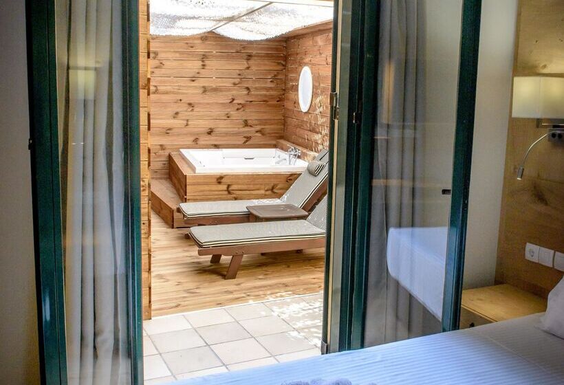 Люкс с гидромассажем, Elmi Beach Hotel & Suites