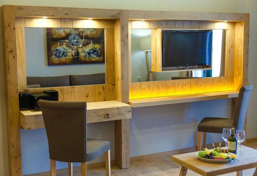 Люкс с гидромассажем, Elmi Beach Hotel & Suites