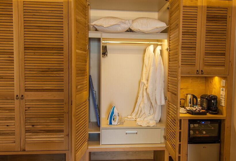 Люкс, Elmi Beach Hotel & Suites