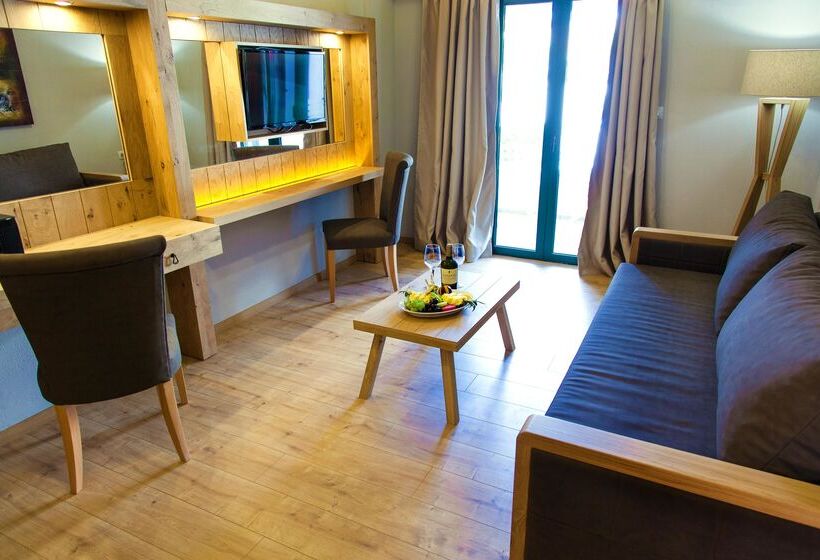 سوئیت با وان آب گرم, Elmi Beach Hotel & Suites
