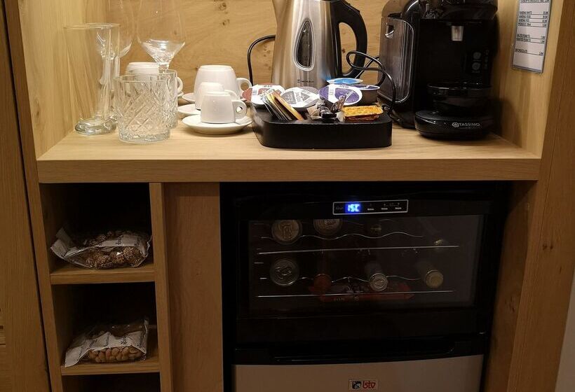 Люкс с гидромассажем, Elmi Beach Hotel & Suites