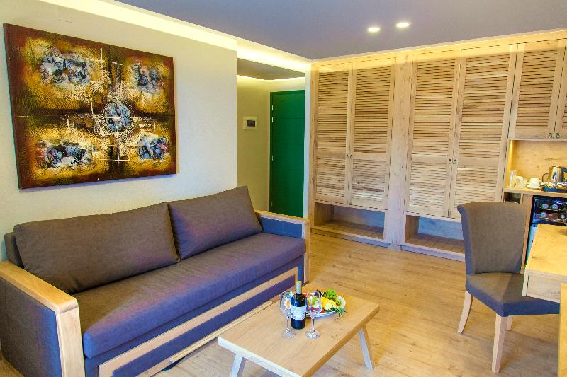 Люкс, Elmi Beach Hotel & Suites