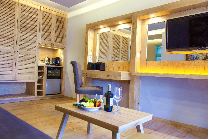 Люкс, Elmi Beach Hotel & Suites