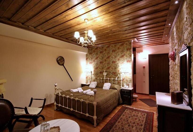 סוויטת ג'וניור, En Dimitsani