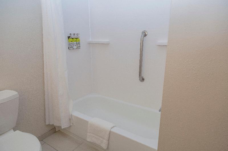 Номер Стандарт, Holiday Inn Express Clayton Southeast Raleigh, An Ihg
