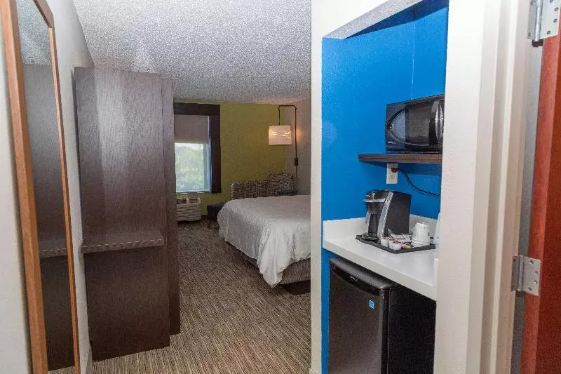 キングサイズベッドのスタンダードルーム, Holiday Inn Express Clayton Southeast Raleigh, An Ihg