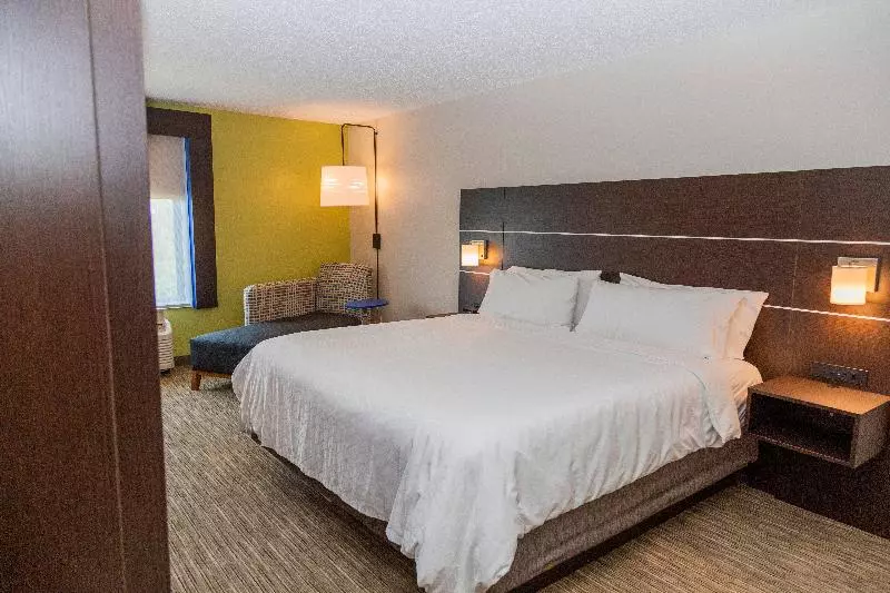 キングサイズベッドのスタンダードルーム, Holiday Inn Express Clayton Southeast Raleigh, An Ihg
