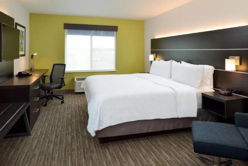 스탠다드 룸 킹사이즈 침대, Holiday Inn Express & Suites Pueblo, An Ihg
