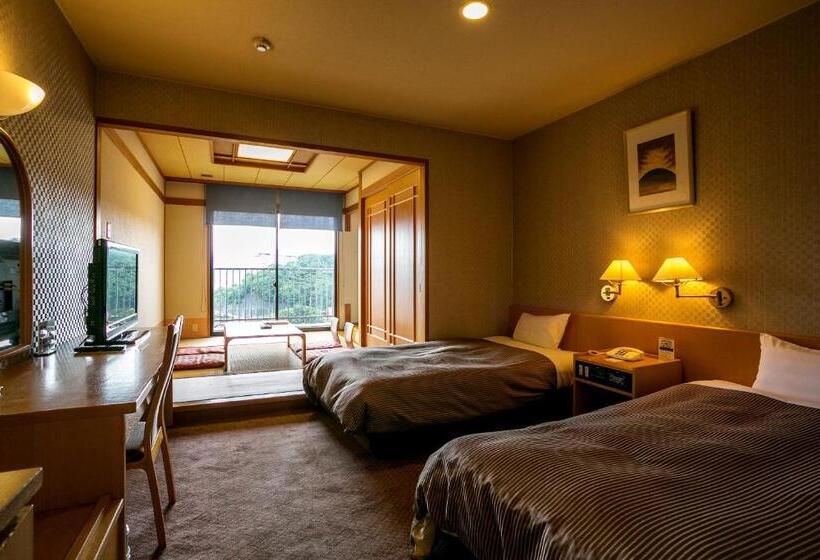 غرفة عائلية مطلّة علي البحر, Inasayama Kanko