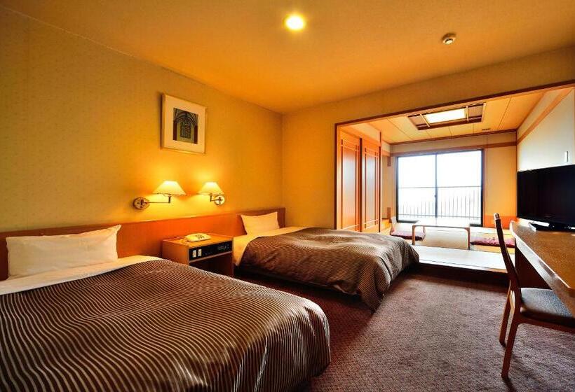 غرفة عائلية مطلّة علي البحر, Inasayama Kanko