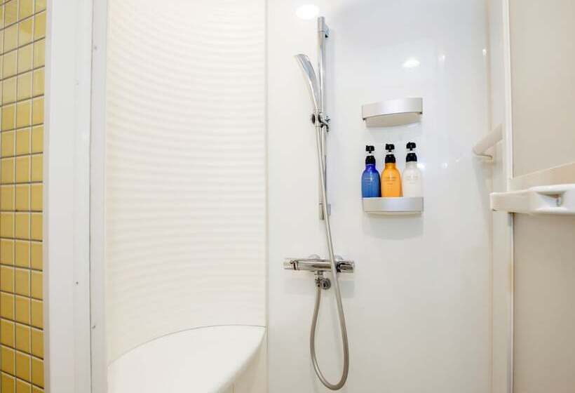 3-Bett-Standardzimmer, The B Kobe