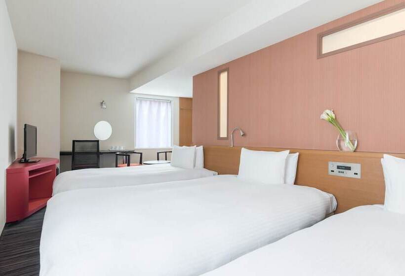 标准三人间, The B Kobe