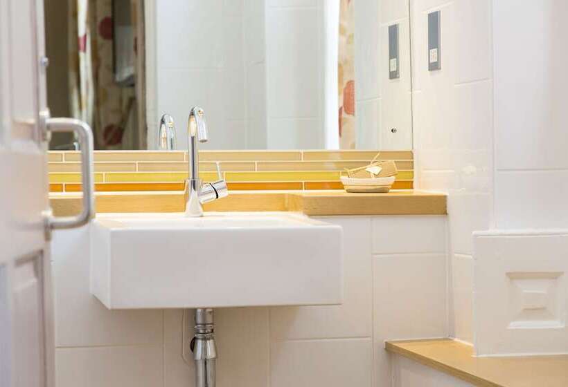 클래식 룸, The Red Lion