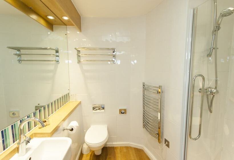 클래식 룸, The Red Lion