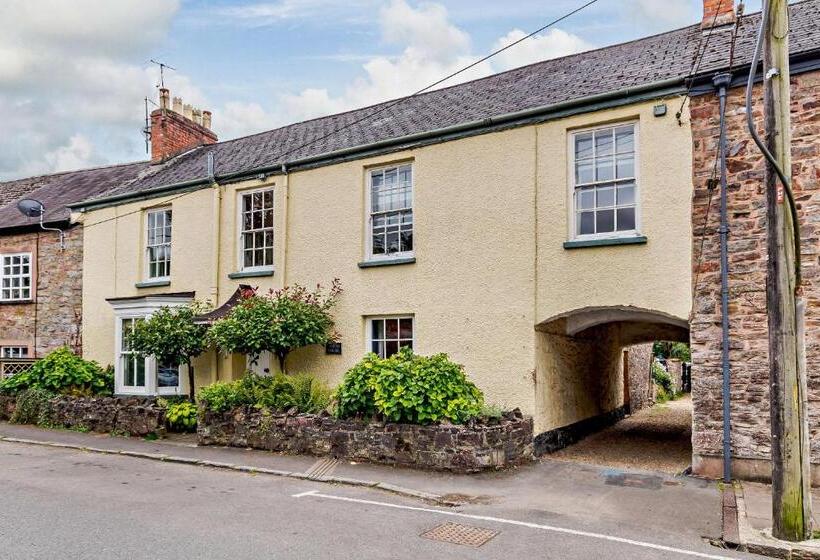 غرفة قياسية مع حمام خارجي, Heron House