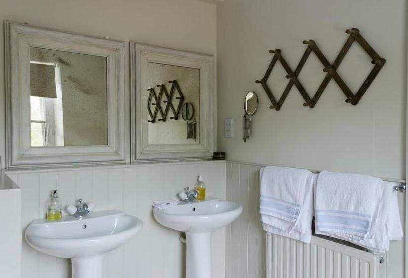 غرفة قياسية, Heron House