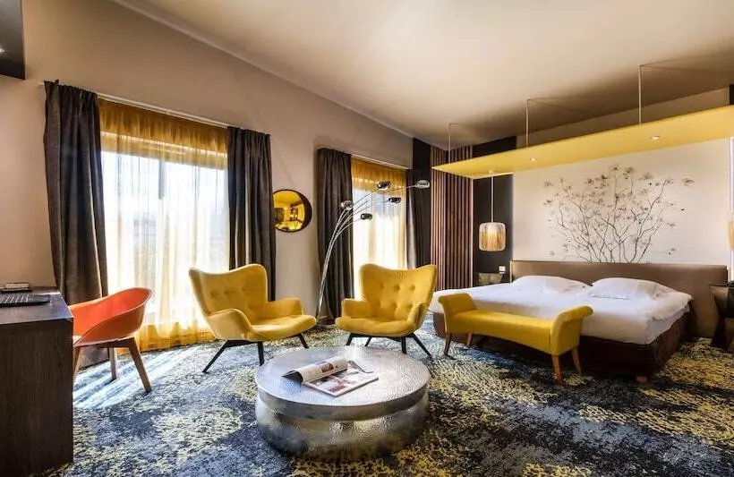 سوییت جونیور, Best Western Aquakub