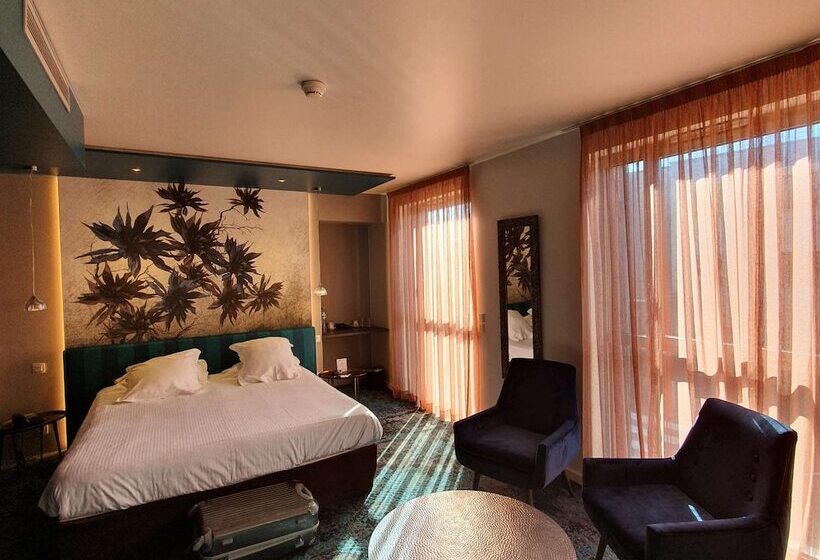 جناح جونيور, Best Western Aquakub