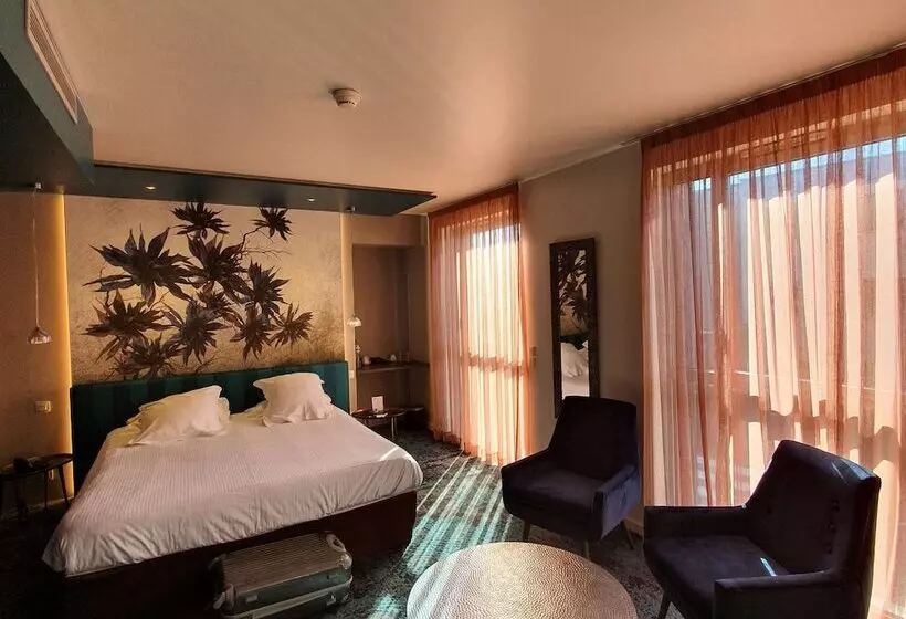 سوییت جونیور, Best Western Aquakub