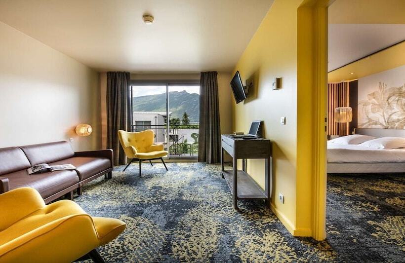 جناح, Best Western Aquakub