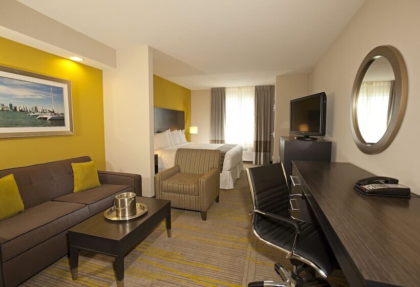 Люкс, Comfort Suites Miami Airport North