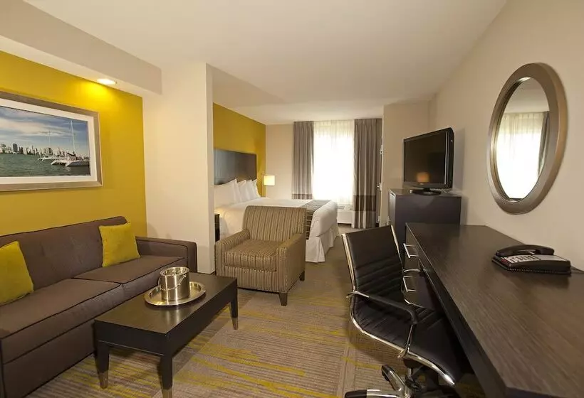 スイート, Comfort Suites Miami Airport North
