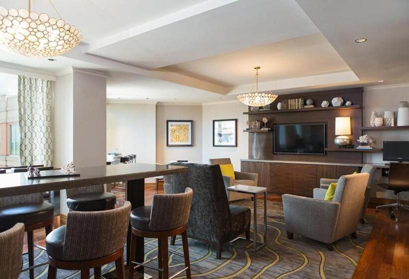 חדר קלאב, Renaissance Tampa International Plaza