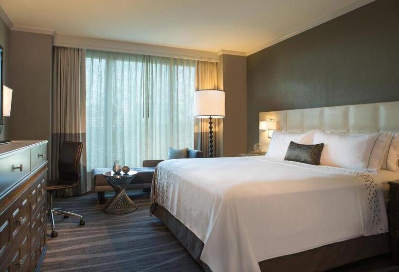 חדר קלאב, Renaissance Tampa International Plaza