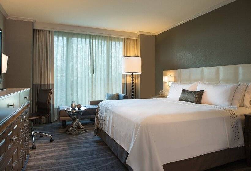 חדר קלאב, Renaissance Tampa International Plaza