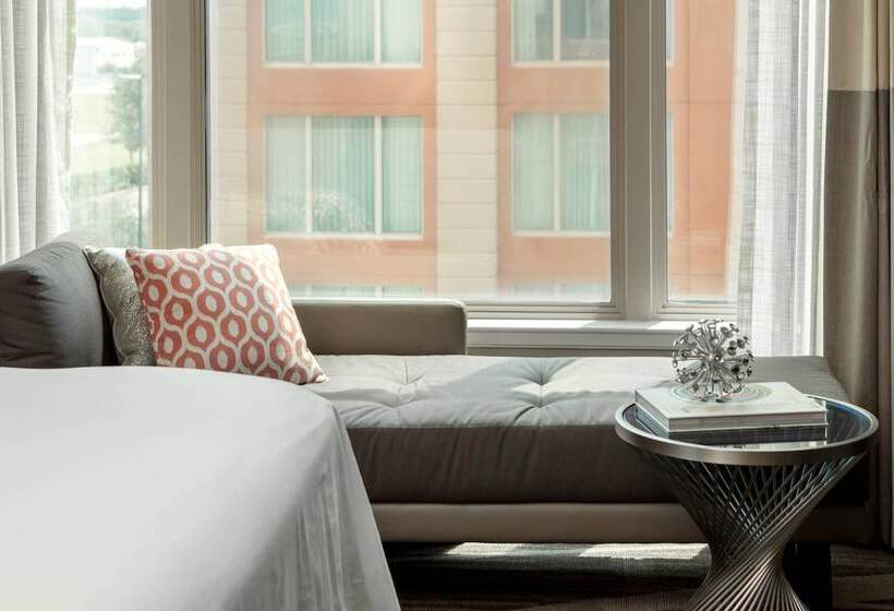 חדר קלאב, Renaissance Tampa International Plaza