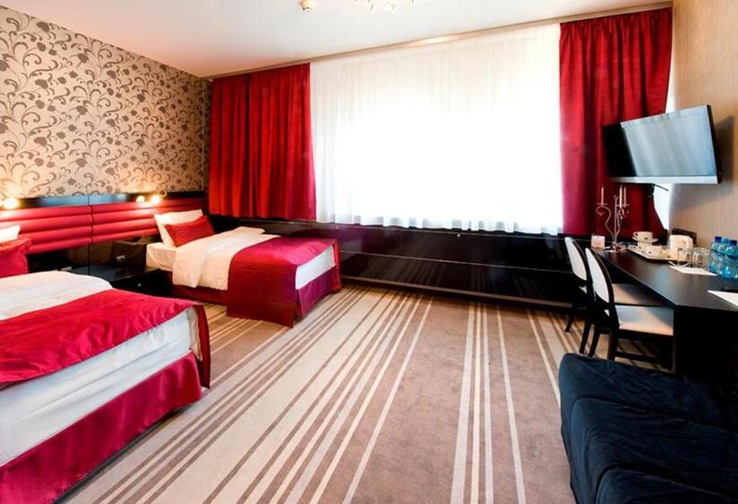 Habitación Triple Estándar, Symfonia Osjaków