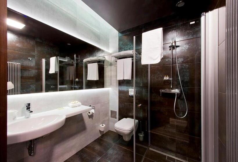 Habitación Deluxe, Symfonia Osjaków