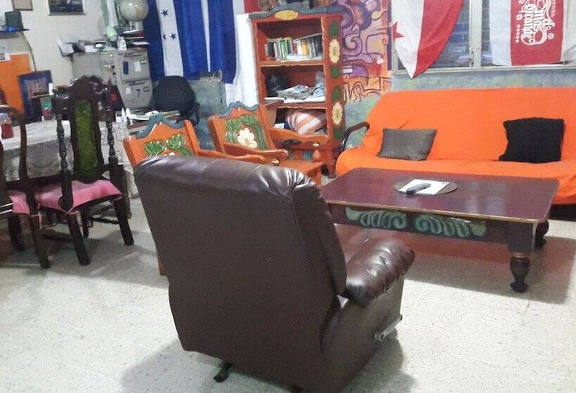 اتاق استاندارد, Tamarindo Hostel