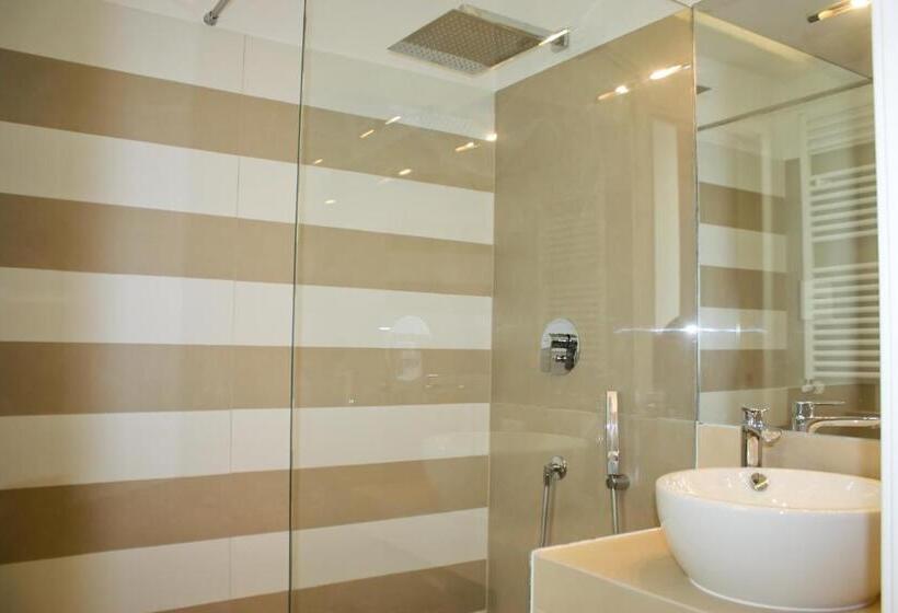 اتاق کلاسیک, Starhost Petit B&b