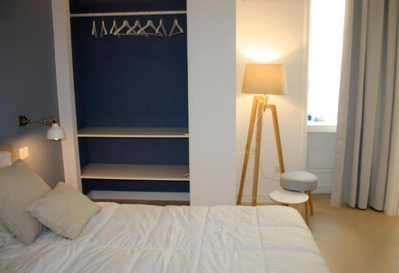 اتاق کلاسیک, Starhost   Petit B&b